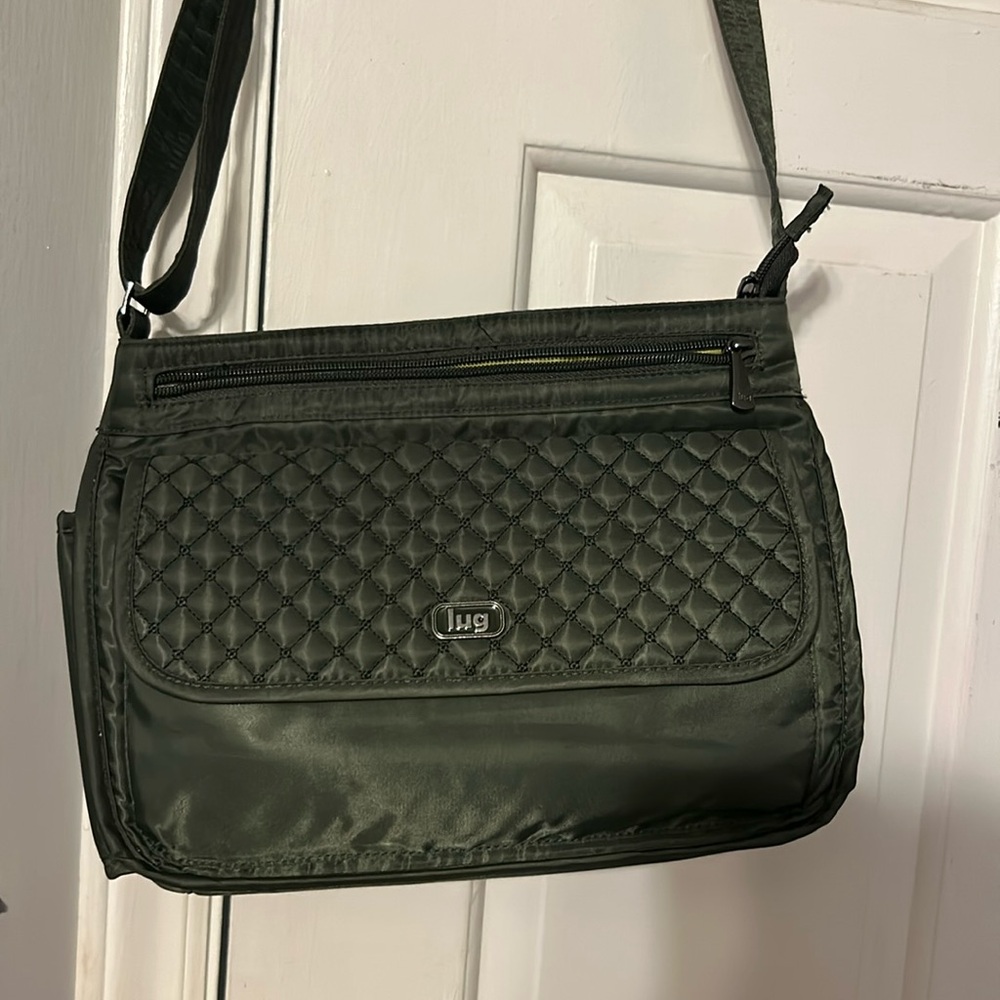Lug Swivel Crossbody